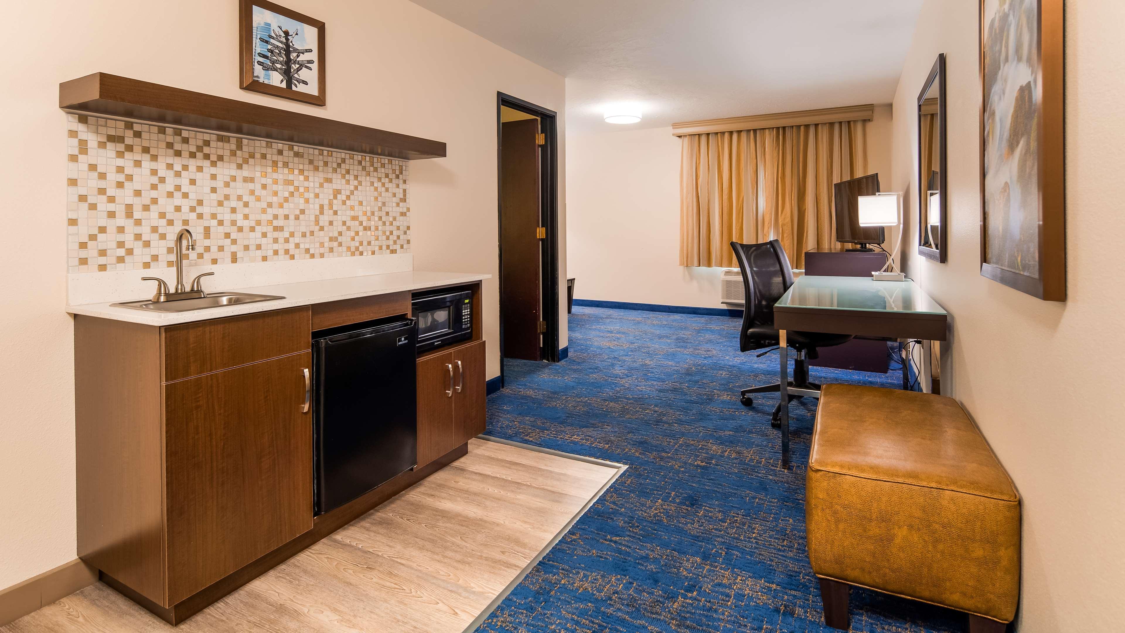 Hotel Western Airport &