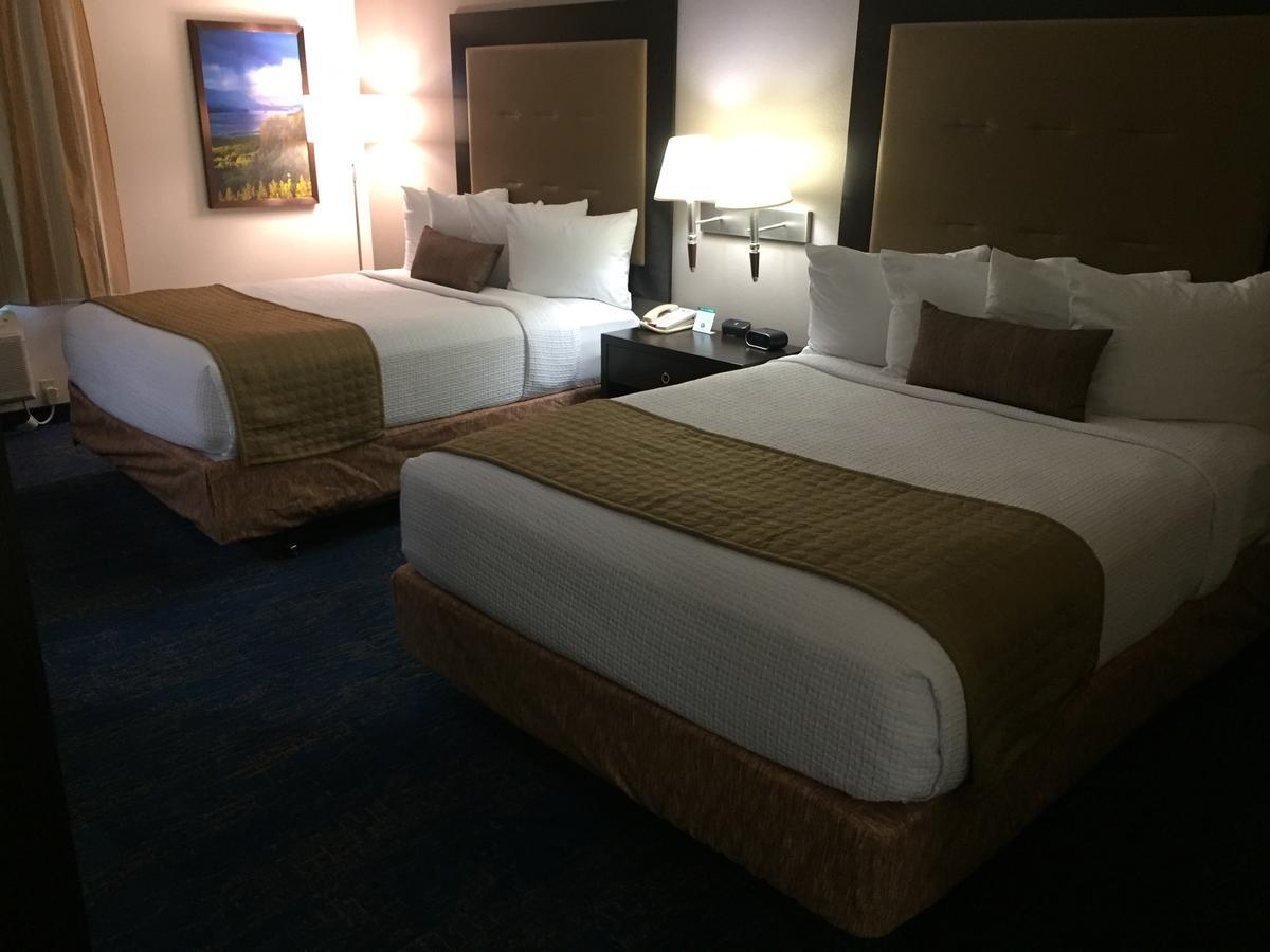 Hotel Western Airport & 3*