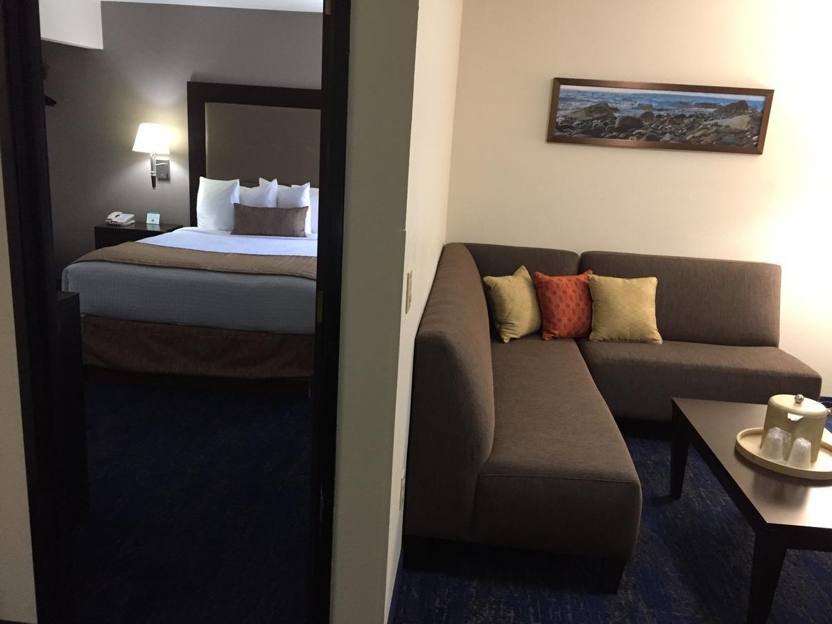 Hotel Western Airport & 3*