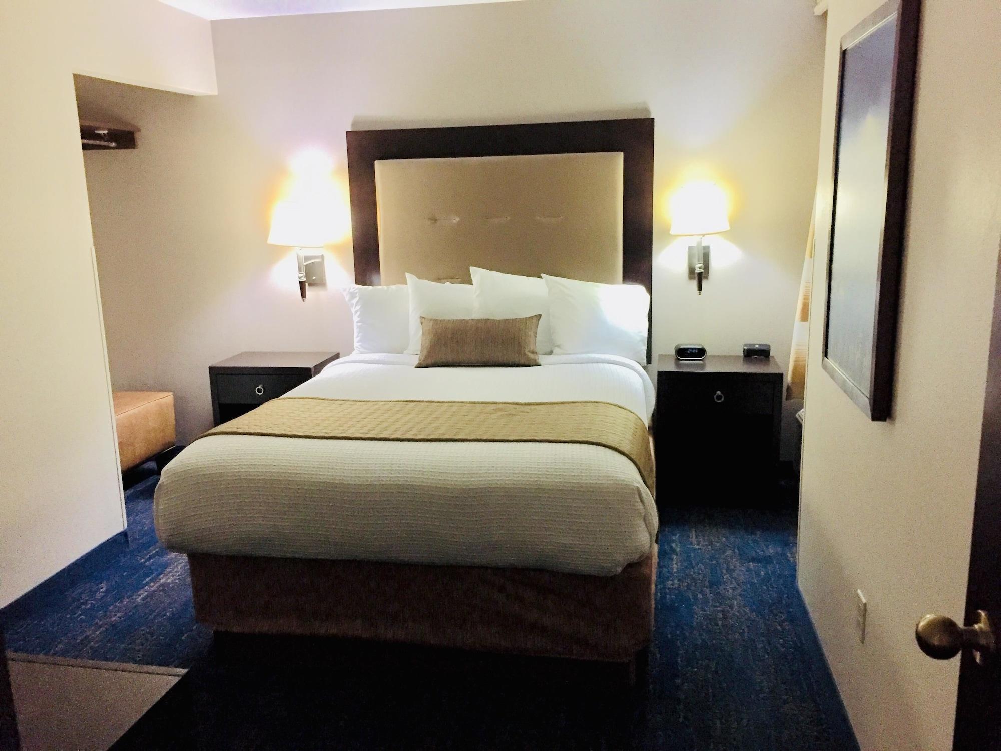 Hotel Western Airport & 3*