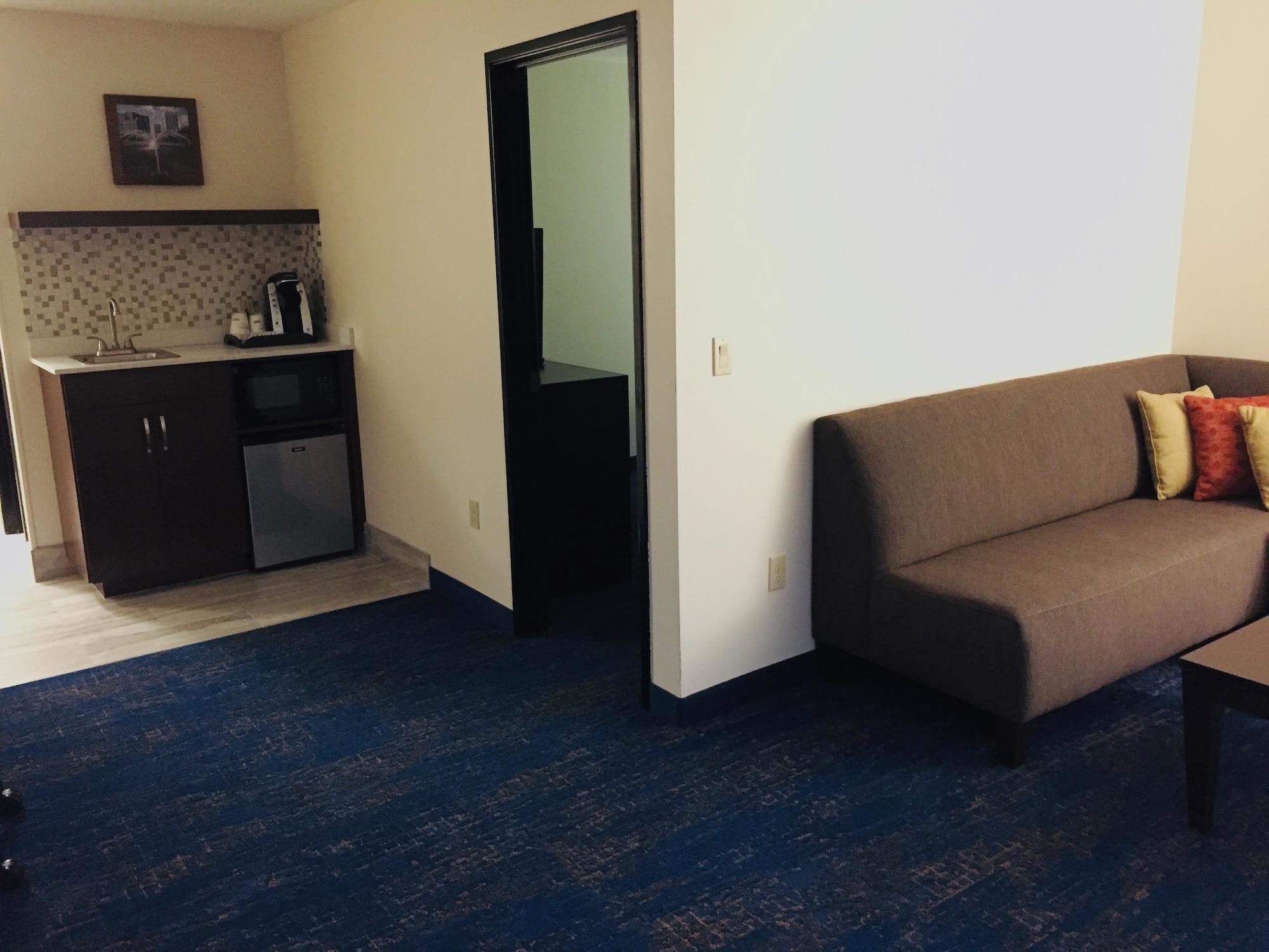 Western Airport & Portland