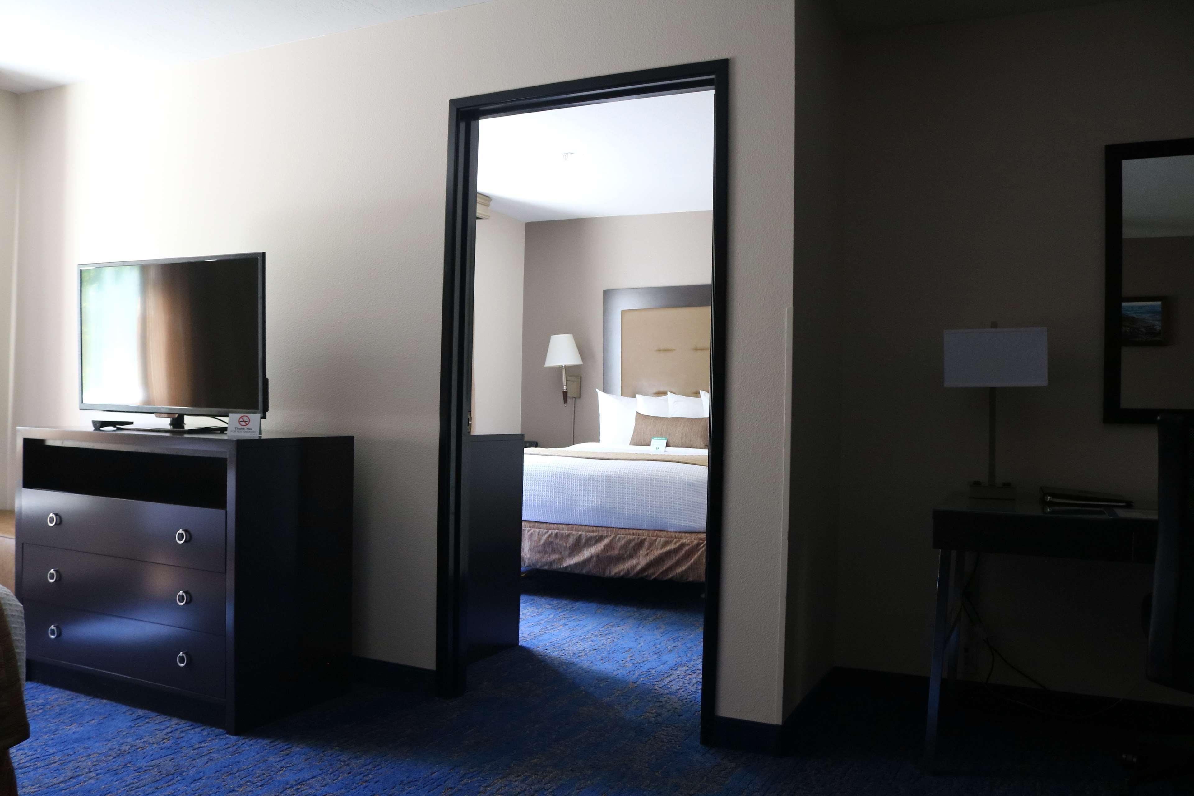 Hotel Western Airport & 3*