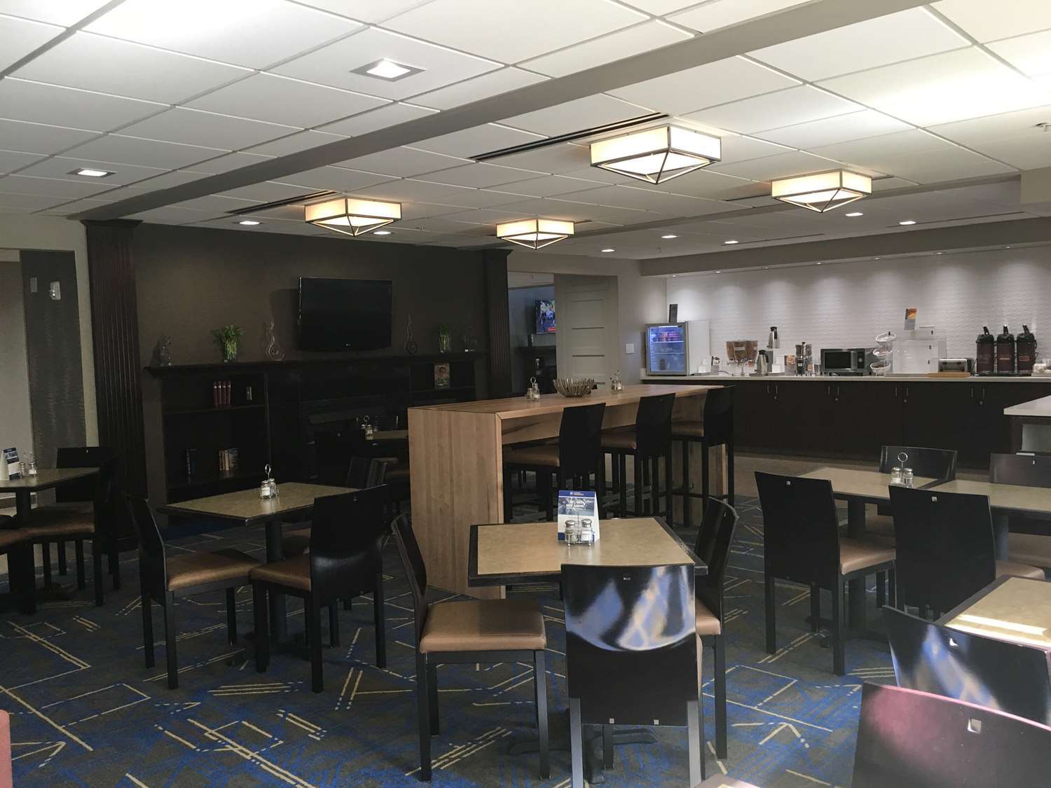 Hotel Western Airport & 3*