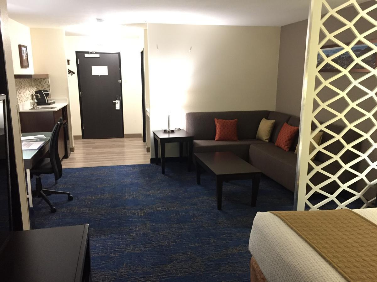 Hotel Western Airport & 3*