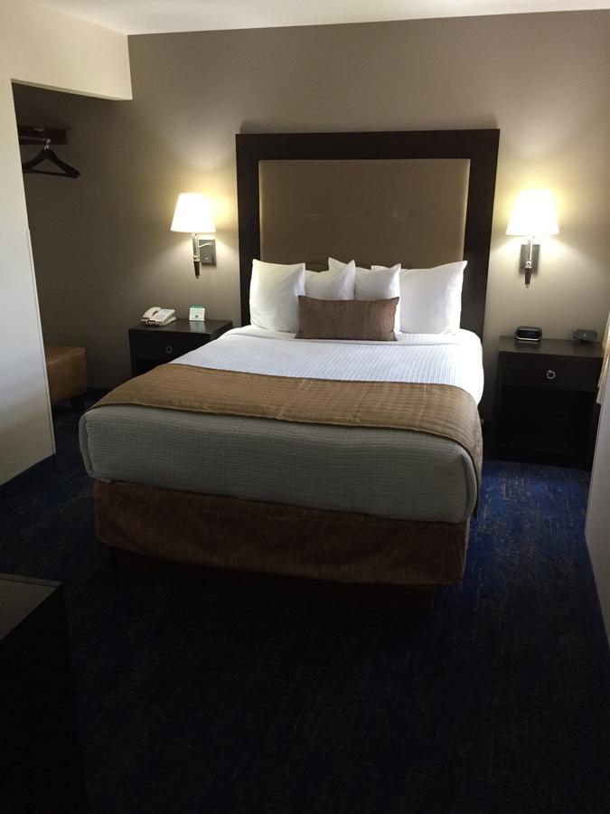 Western Airport & 3*