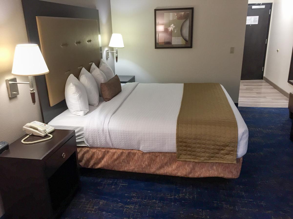 Hotel Western Airport & 3*